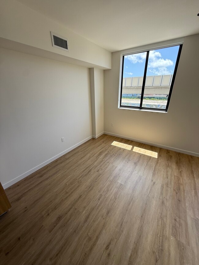 Foto del edificio - 868 E 23rd St