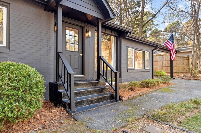 Building Photo - 1685 Dunwoody Pl NE