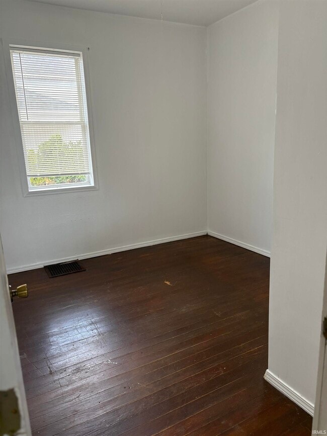 Building Photo - 1305 Mill St