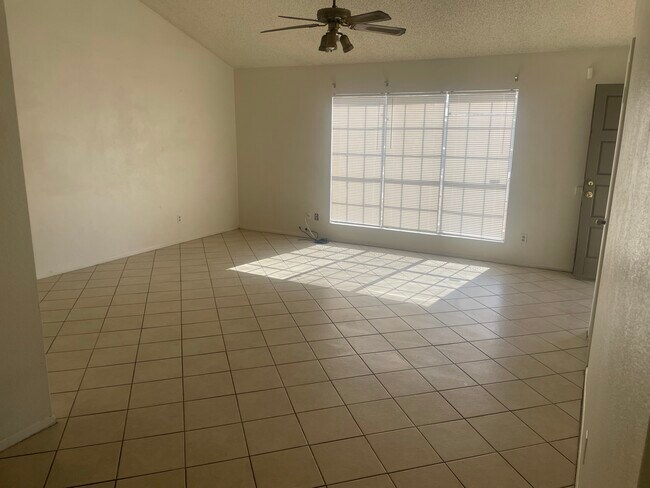 Building Photo - Four Bed Two Bath Vaulted Ceilings