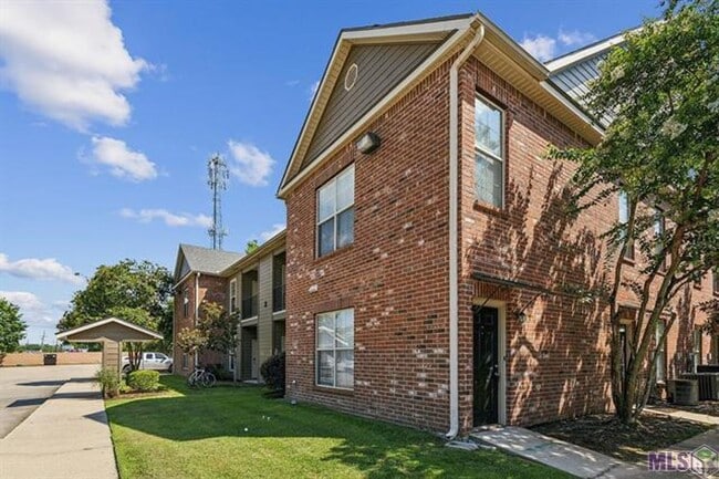 Building Photo - Lakes Edge Condominiums