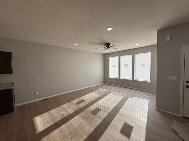 Foto del edificio - 3462 N Ohara Ave