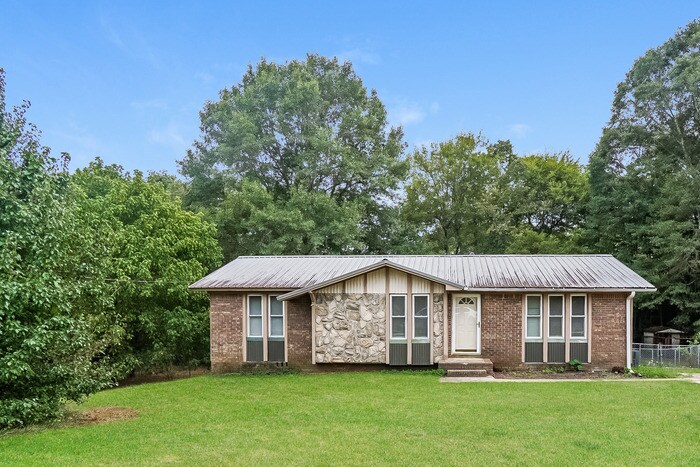 Primary Photo - Cozy Home