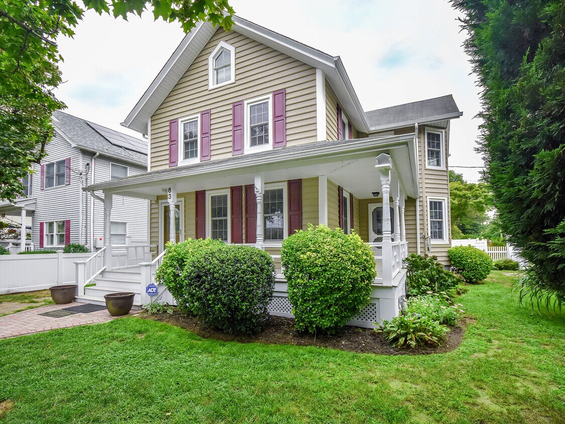 Primary Photo - 63 Grove St