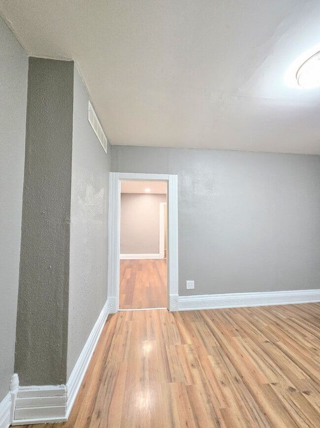 Building Photo - 443 N East St