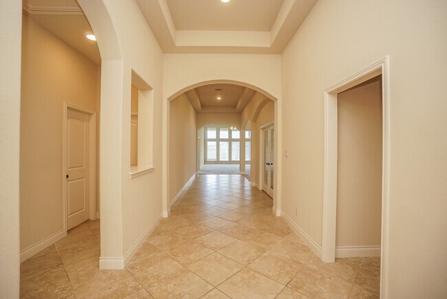 Building Photo - 1215 Watercrest Park Ln