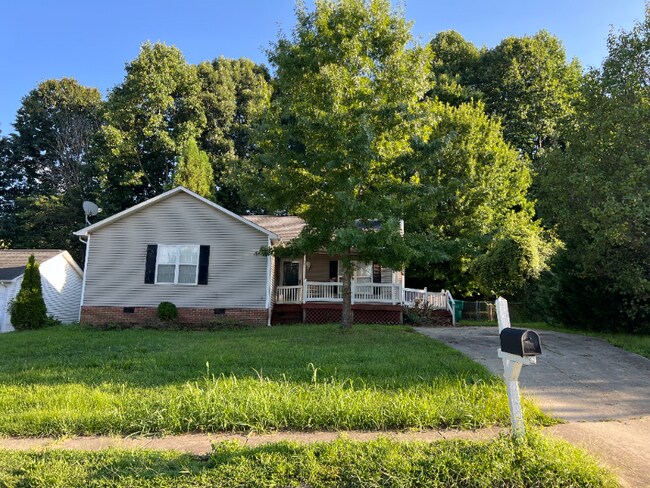 Building Photo - 507 3 Oaks Dr