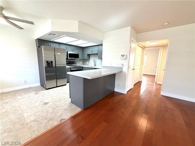 Foto del edificio - 920 Rockview Dr
