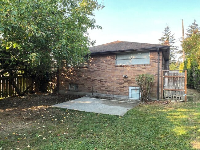 Foto del edificio - Classic 4 Bed Brick Home in Ravenna