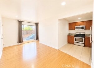 Building Photo - 1372 W 36th St