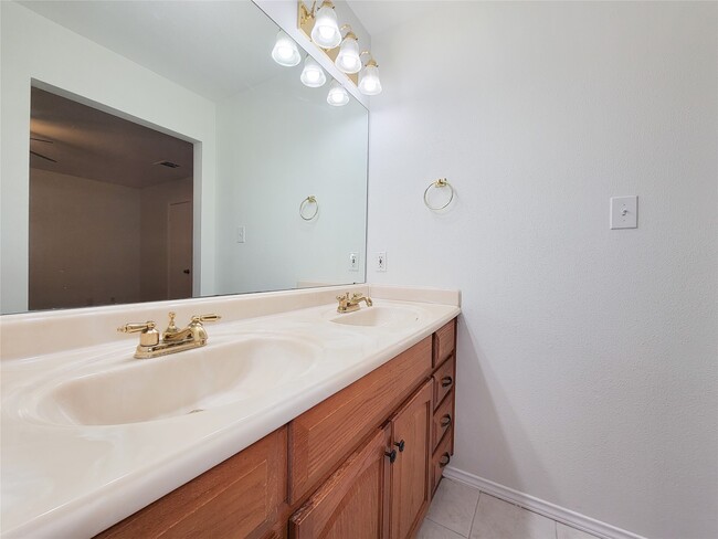 Building Photo - 8747 Fondren Village Dr