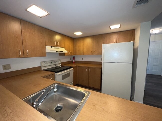 KITCHEN - 4331 SW 70th Ter