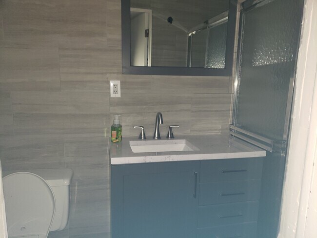 Bath room - 6848 W 114th St