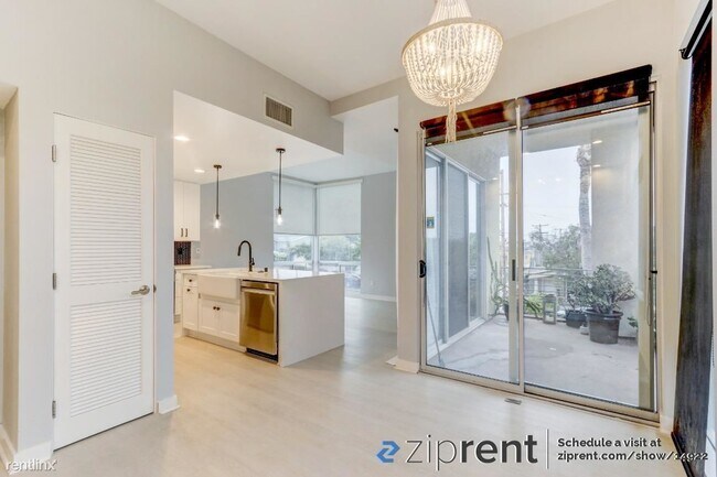 Building Photo - 3 br, 3.5 bath Townhome - 2624 Lincoln Ave...