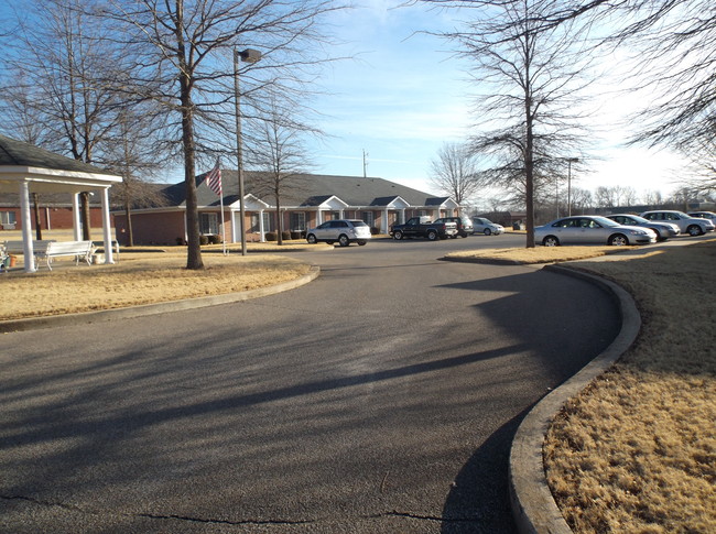 Building Photo - Willow Oaks Independent Living