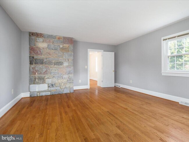 Building Photo - 603 Martin Ave