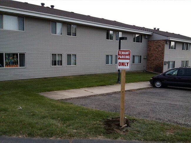 Foto del edificio - 2 BD, 1 BA IN PIERRE...RENT IS BASED ON IN...