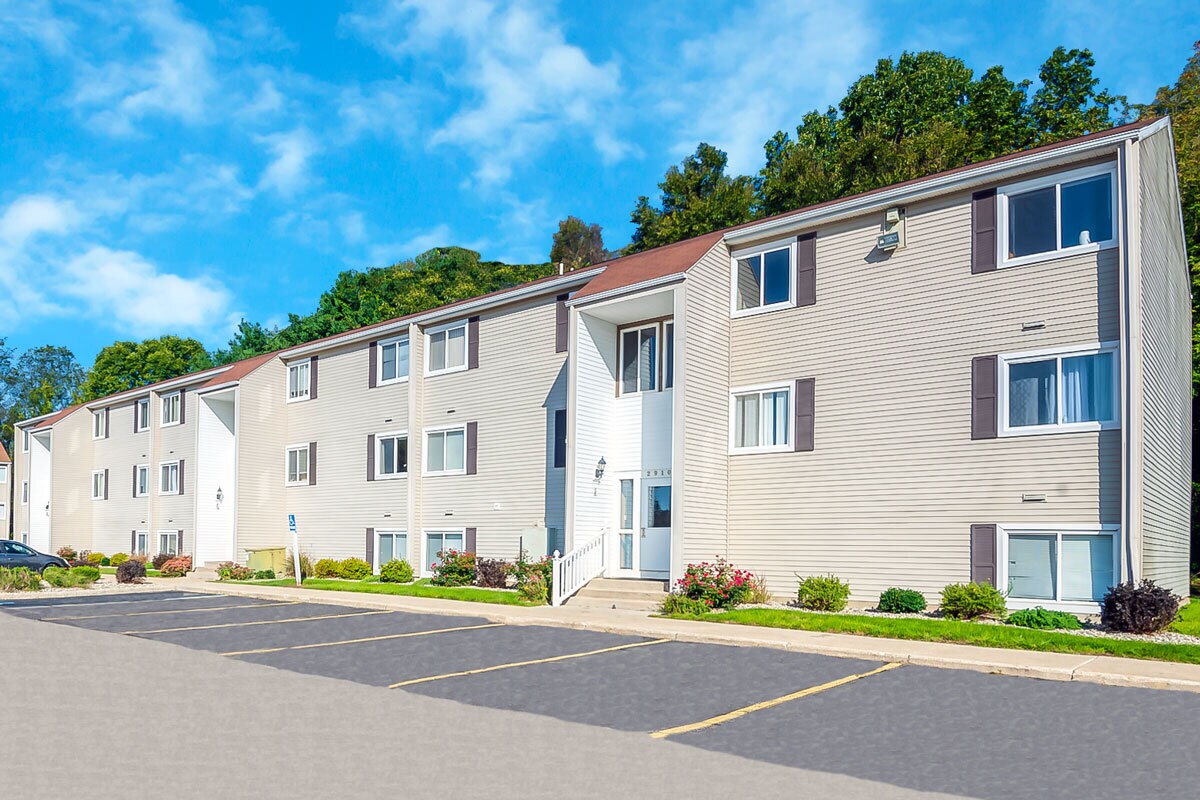 Village Square Apartments 2890 S 9th St Kalamazoo, MI