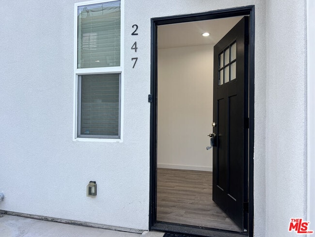Foto del edificio - 247 S Catalina Ave