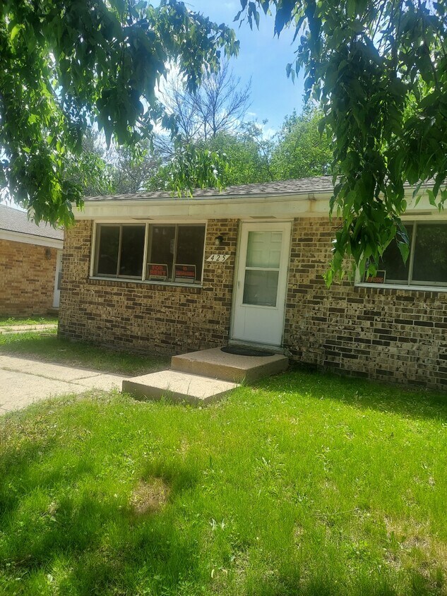 425 E Watrous Ave Unit duplex, Des Moines, IA 50315 Condo for Rent in