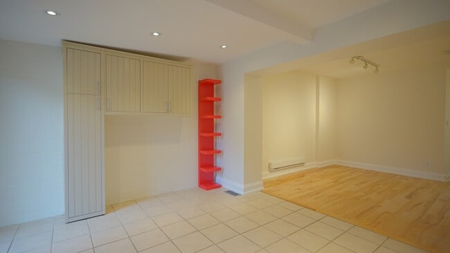 Photo du bâtiment - 1164 Queen St E