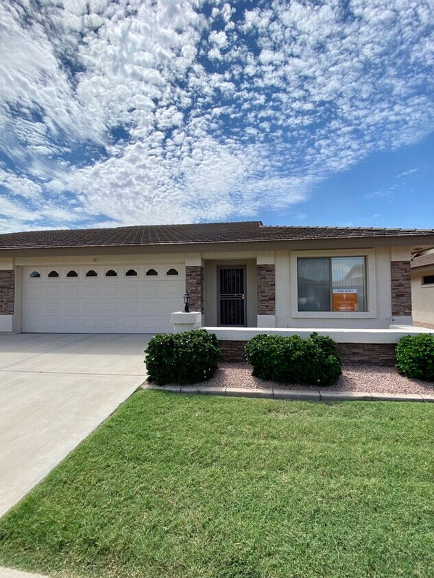Foto principal - 55+ Condo on Golf Course in Sunland Spring...