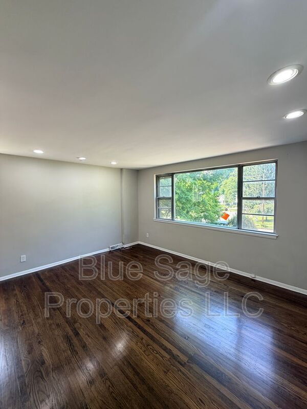 Foto del edificio - 205 Juniper Rd