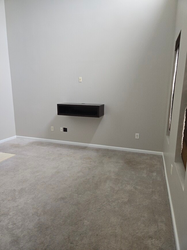 Building Photo - 566 Writers Way
