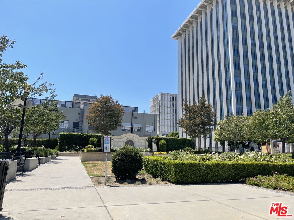 135 S Reeves Dr Unit Apt. B, Beverly Hills, CA 90212 Apartment for