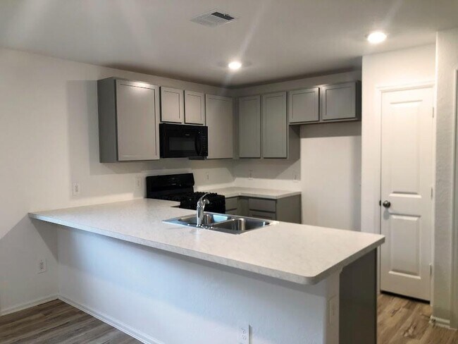 Foto del edificio - 17591 Longwood Trce Ln