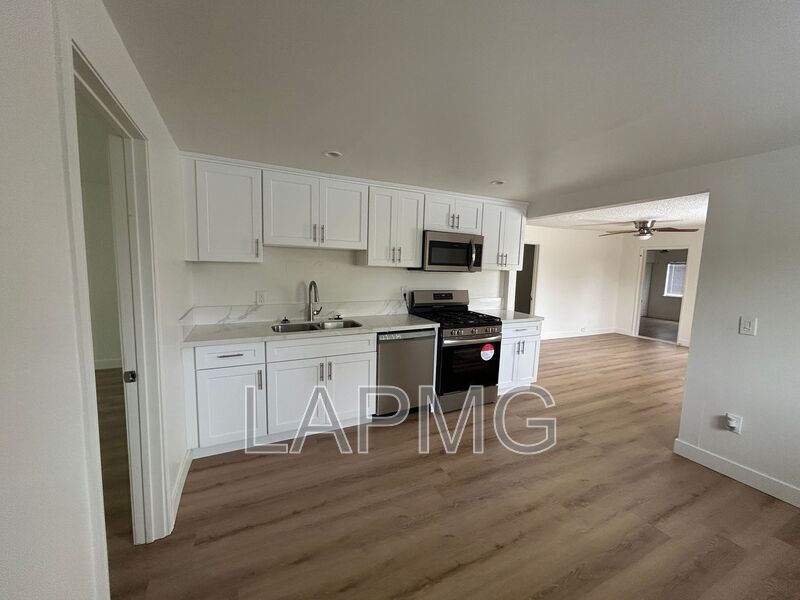 Foto principal - 3824 W 104th St