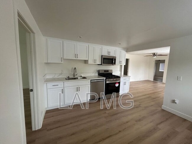 Photo - 3824 W 104th St Apartment