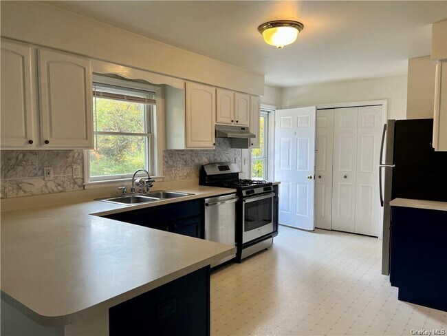 Building Photo - 468 Plattekill Ardonia Rd