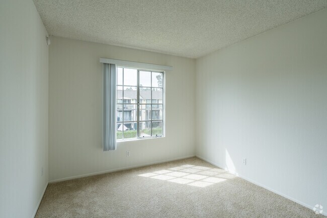 3BR, 2BA - Deauville - 1,300SF - Bedroom - Versailles on the Lake Apartments