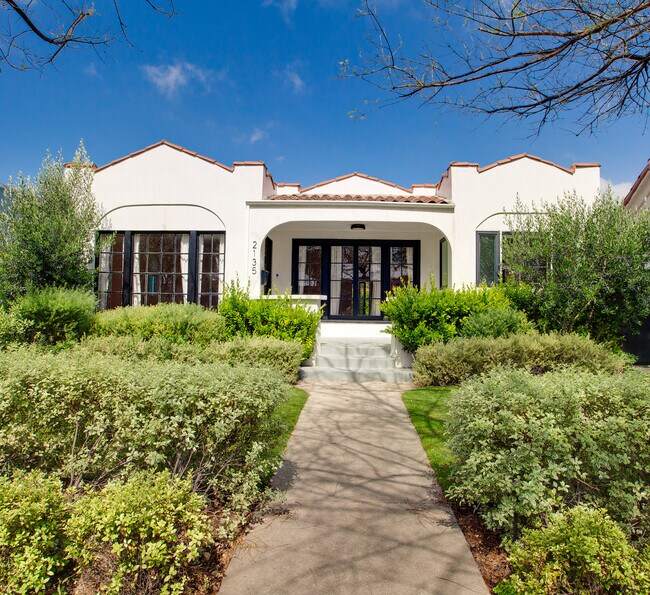 Building Photo - 2135 S Orange Dr