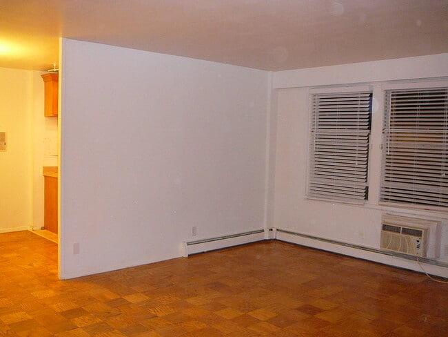 Building Photo - 30 Glenbrook Rd