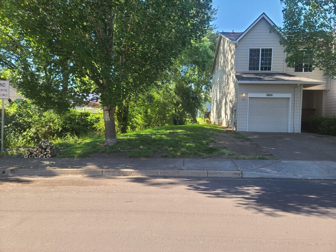 2501 3rd Street Unit A, Newberg, OR 97132 Townhome Rentals in Newberg