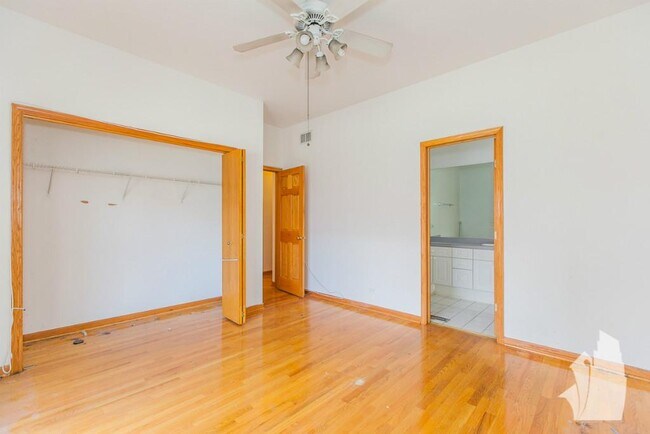Foto del edificio - 2723 N Wayne Ave