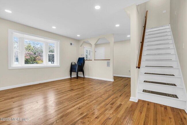 Building Photo - 1613 Beacon St