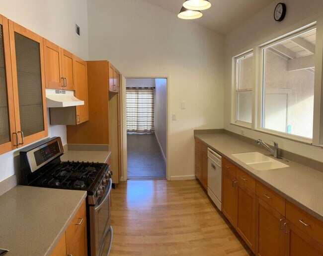 Building Photo - 1206 Mt Vernon Dr