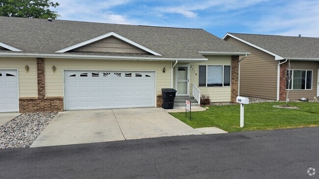 Building Photo - 3119 New Hope Dr