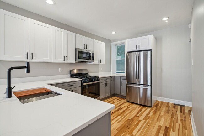 Building Photo - 2120 Latona St