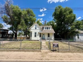 Building Photo - 126 E Brookside St