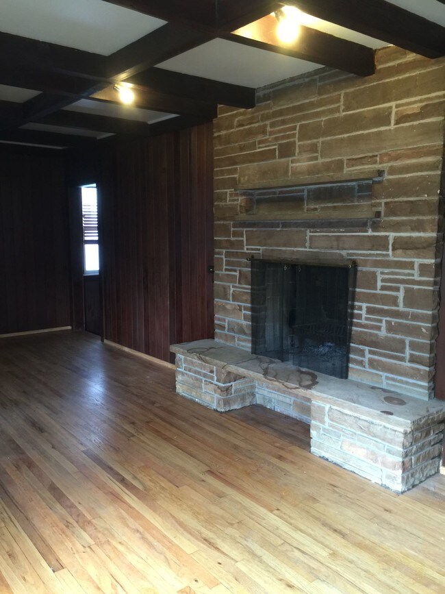 Building Photo - 240 Marengo Ave