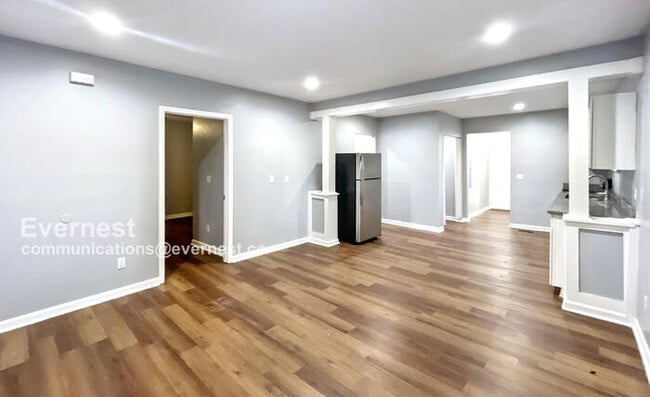 Foto del edificio - 2704 E 21st St