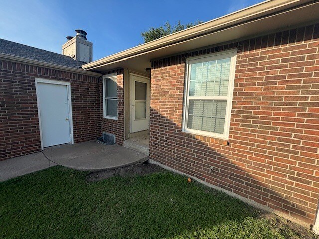 Building Photo - East Side Duplex For Rent