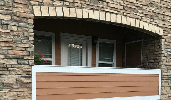 Building Photo - 2803 Kansas Dr