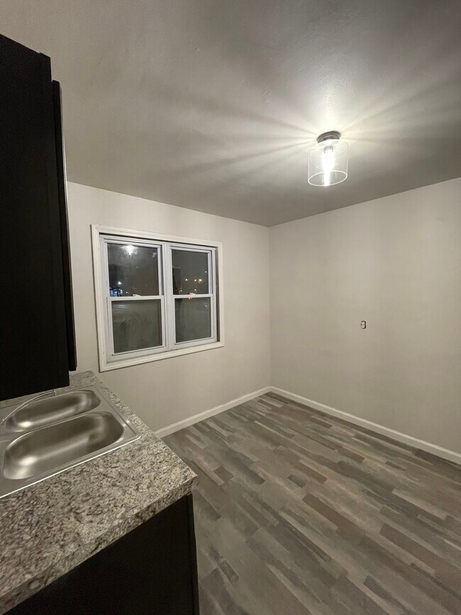Foto del edificio - 3662 W 117th St