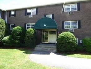 Building Photo - 96 Richardson Rd