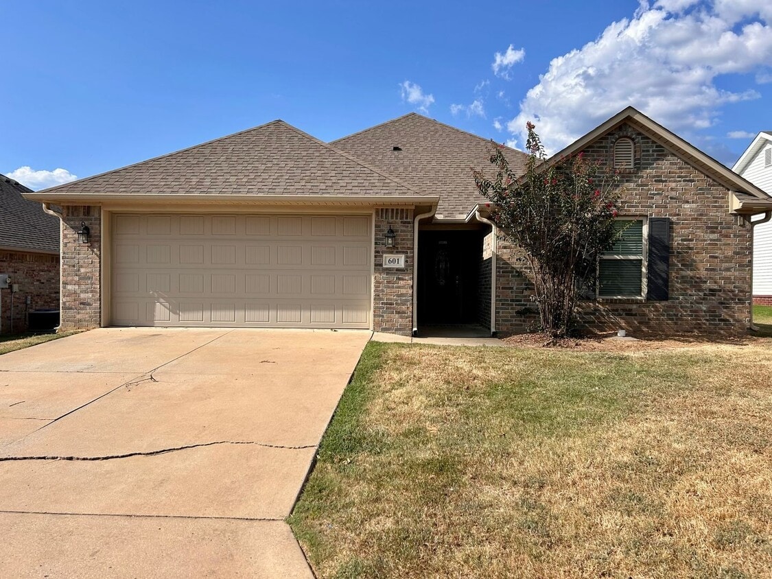 Primary Photo - 601 Ridge Point Dr